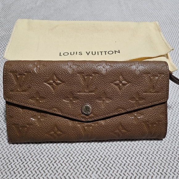 LV Curieuse Long Wallet - Picture 1 of 9